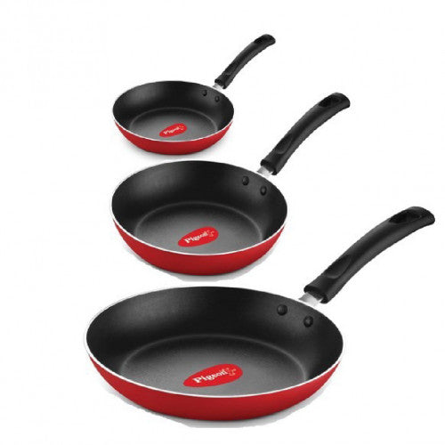 Pigeon Non-Stick Fry Pan Gift Set 3 Pieces, showing the small 200mm, medium 240mm, and large 280mm aluminum frying pans with their cool-touch handles.